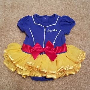 EUC 3M Snow White Onesie